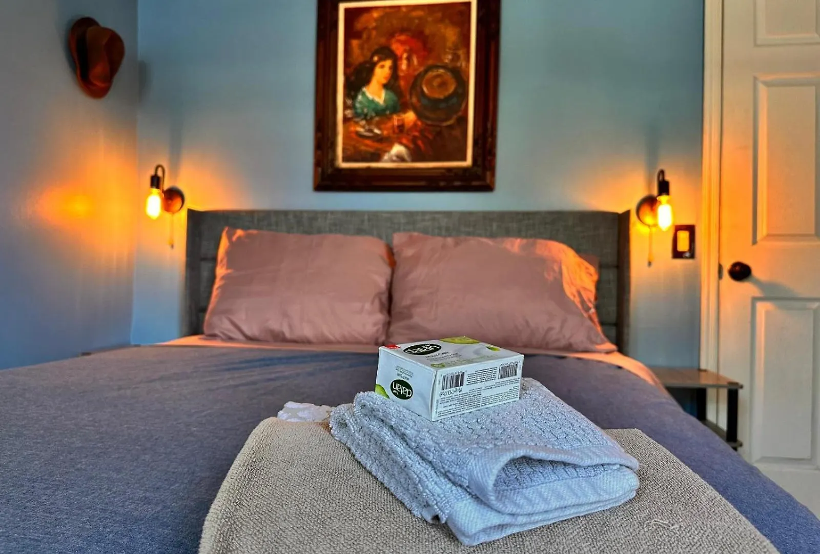 Perfect Private Room In Townhouse, 15 Minutes To Manhattan contacts